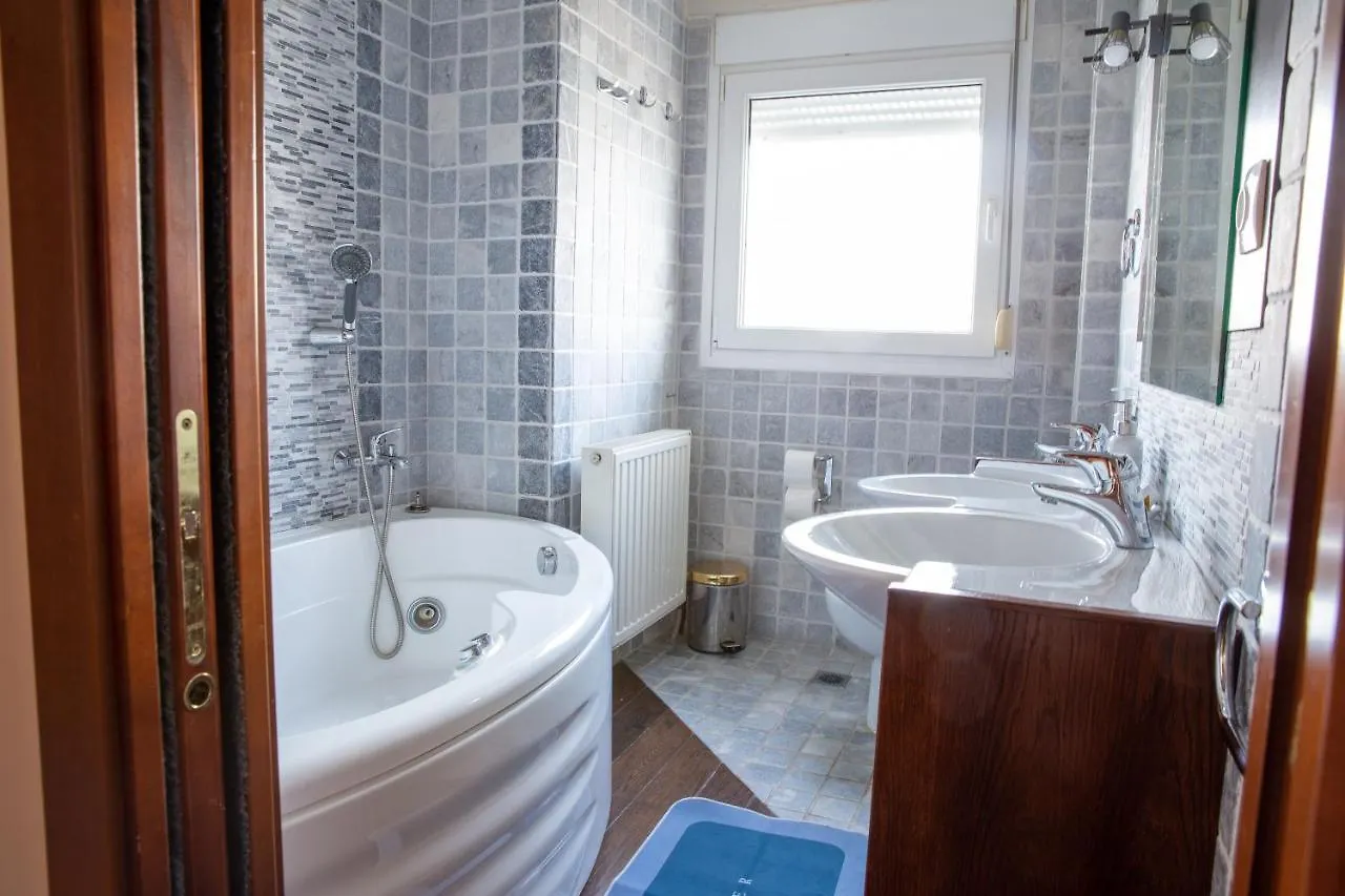 Apartamento Salty Breeze Supreme Beachfront Apartment-Supreme Stay With Free Parking Peraía
