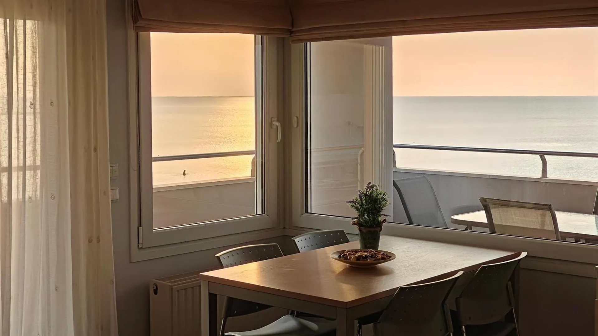 Apartamento Salty Breeze Supreme Beachfront Apartment-Supreme Stay With Free Parking Peraía
